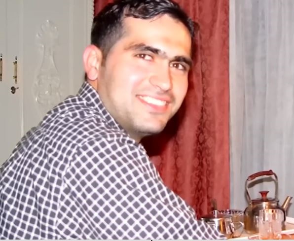 فخور بصداقته