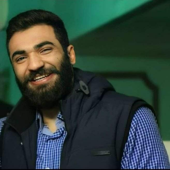 مُجهّزًا المنزل لاستقبال المهنّئين