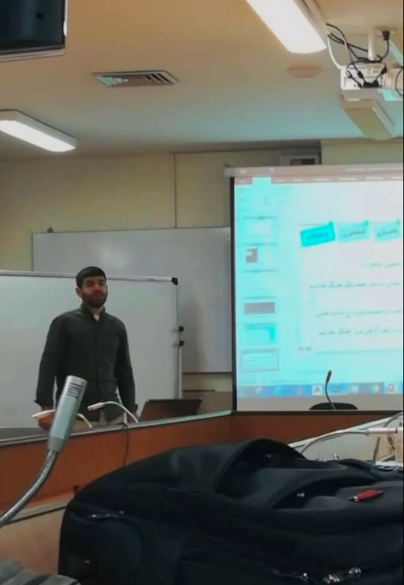 شغوفٌ بالعلم وطامح